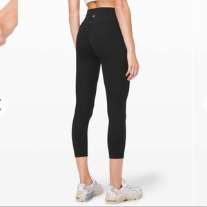 Lululemon Wunder Under Crops 23” - Size 8